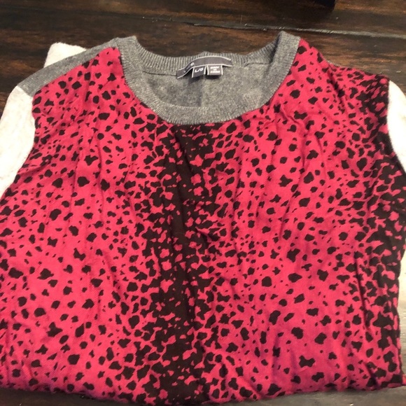 Vince Stylish Maroon & Black Abstract Print Sweater with Gray Sleeves L 🌟 - Picture 2 of 5